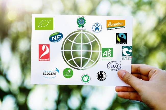 zoom sur les logos environnementaux les produits d'entretient et de nettoyage 